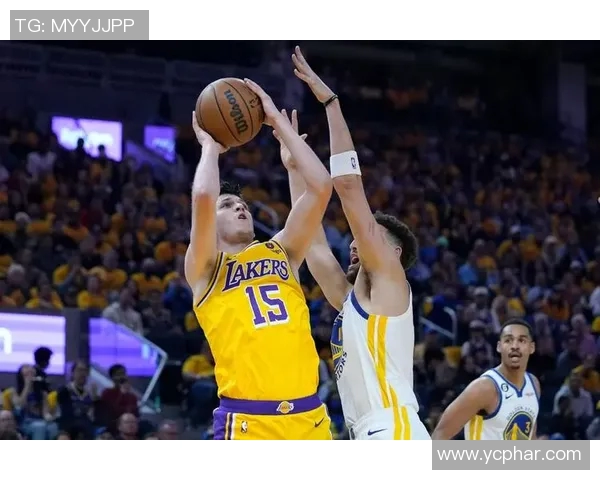 湖人勇士激战26日NBA季后赛精彩对决引发球迷热议